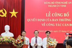 Thành ủy Vinh công bố các quyết định về công tác cán bộ