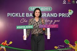 Hoa khôi bóng chuyền Kim Huệ chính thức tham dự giải Pickle Ball Say2 Ladies