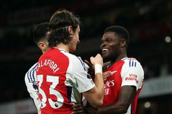 Partey lập siêu phẩm trong ngày Arsenal trở lại top 4