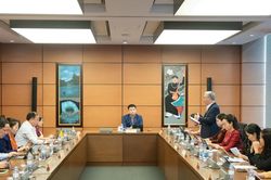 Đoàn đại biểu Quốc hội tỉnh Nghệ An thảo luận tổ