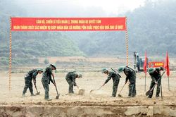 Hơn 700 người tham gia cải tạo khu vực sản xuất vùng thiên tai Mường Pồn