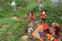 Đã tìm thấy 1 trong 2 nạn nhân bị rơi từ cầu treo Bình Thành xuống sông