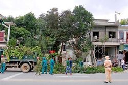 Nghi Xuân (Hà Tĩnh): Ra quân giải tỏa vi phạm hành lang an toàn giao thông