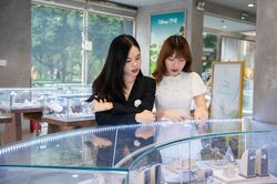 Doanh nghiệp kinh doanh trang sức công bố doanh thu 10 tháng