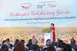 Anh hùng Lao động Thái Hương chia sẻ tâm huyết về trường học hạnh phúc