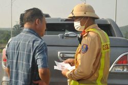 Thông tin mới nhất về giấy phép lái xe bị trừ hết điểm, tài xế cần biết ngay kẻo phạm luật