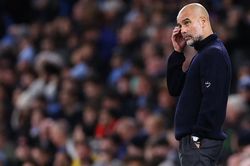 Những gì Pep Guardiola đã làm trong hiệp 2 trận thua Tottenham đã cho thấy vấn đề của Man City