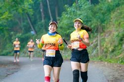 Gần 300 runner tại TP. Vinh tham gia giải chạy 'Bước chân thần tốc'