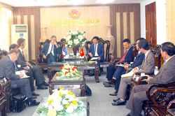 Đoàn công tác Đại sứ quán Pháp tại Việt Nam chào xã giao lãnh đạo UBND tỉnh