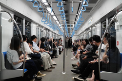 Háo hức trải nghiệm tuyến metro đầu tiên