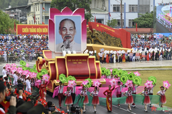 Tinh gọn bộ máy: Thời khắc lịch sử