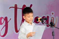 Viết về bí mật nuôi tóc dài, cậu bé 9 tuổi giành giải 'Đóa hoa đồng thoại'