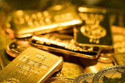Giá vàng hôm nay 25/11: Tăng không ngừng nghỉ cả tuần qua, vàng thế giới vượt mốc 2,700 USD