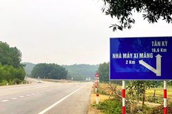 Sở Giao thông vận tải Nghệ An lắp đặt 3 biển chỉ dẫn trên đường N5 kéo dài