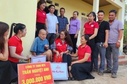 Hội Chữ thập đỏ huyện Hữu Lũng phối hợp trao kinh phí hỗ trợ cho hộ có hoàn cảnh khó khăn trên địa bàn huyện