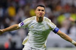 Lập cú đúp, Ronaldo cán mốc 913 bàn và giúp đội nhà mở toang cửa đi tiếp ở Cúp C1 châu Á