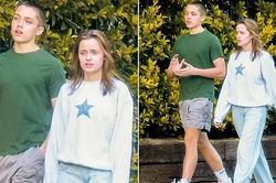 Cặp song sinh 16 tuổi xuất hiện giống hệt cha mẹ Brad Pitt và Angelina Jolie