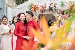 Cây chuyền hai tài sắc vẹn toàn của bóng chuyền Việt Nam đẹp rạng rỡ trong ngày ăn hỏi