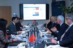 Phó Thủ tướng Trần Hồng Hà làm việc với tập đoàn năng lượng tái tạo hàng đầu thế giới