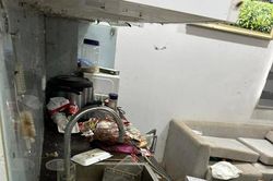 'Chết ngất' với căn phòng ngập rác của cô gái tuổi 30