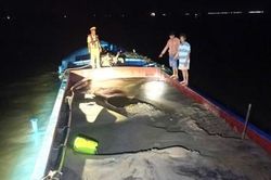 Tuần tra, bắt giữ phương tiện vận chuyển cát không hóa đơn, chứng từ