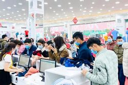 Mưa rét, thị trường thời trang Đông ở Nghệ An sôi động