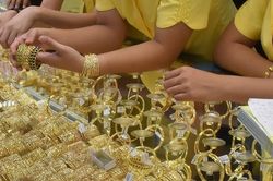 Giá vàng chiều nay 26/11/2024: Giá vàng trong nước cắm đầu lao dốc