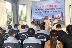 Đội Cảnh sát giao thông đường bộ số 5 tuyên truyền pháp luật về an toàn giao thông tại Hưng Nguyên