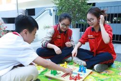Trao học bổng - trao cơ hội đi học cho nhiều học sinh khó khăn tại Quảng Trị
