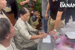 Bắt quả tang 2 mẹ con đang ghi lô đề cho các 'con bạc'