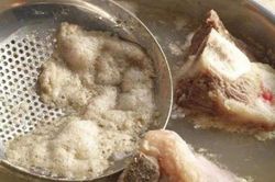 Khi nào mới cần hớt bỏ bọt trong nước hầm xương? Thông tin khiến nhiều người bất ngờ