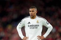Đêm đáng quên của Mbappe: Đá hỏng phạt đền, thua đối thủ trẻ tuổi và dấu hỏi về thái độ