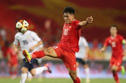 HLV Kim Sang Sik thay 'áo mới' cho đội tuyển Việt Nam