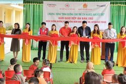 Hội Chữ thập đỏ tỉnh Nghệ An tổ chức giao ban cụm thi đua số 3 và trao tặng quà cho hộ nghèo