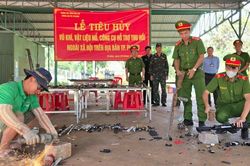 Pleiku: Tiêu hủy 129 vũ khí, vật liệu nổ và công cụ hỗ trợ