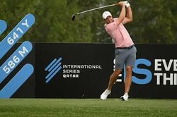 Peter Uihlein dẫn đầu giải Asian Tour Quatar sau vòng 2