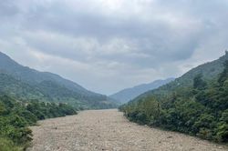 Công ty Thủy điện Bản Vẽ triển khai kế hoạch thu gom, xử lý rác thải vùng lòng hồ