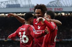 Zirkzee lập cú đúp, MU thắng đậm Everton trên sân nhà