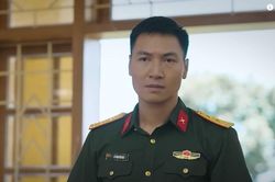 'Không thời gian' tập 5: Cô giáo Tâm ngại ngùng khi chạm mặt Trung tá Đại