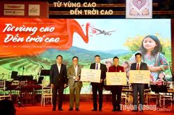 Chương trình Từ vùng cao đến trời cao hỗ trợ Hội Chữ thập đỏ tỉnh Tuyên Quang 15 căn Nhà nhân ái