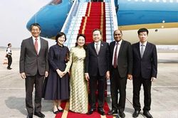 Chủ tịch Quốc hội Trần Thanh Mẫn và Phu nhân lên đường thăm chính thức Cộng hòa Singapore và Nhật Bản
