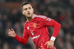 Real Madrid hỏi mua Dalot