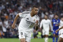 Mbappe ghi bàn đẳng cấp giúp Real Madrid 'phả hơi nóng' vào Barca