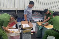 Phát hiện xe tải vận chuyển hàng ngàn bao thuốc lá nhập lậu khi ngang qua địa bàn Đà Nẵng