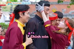 HIEUTHUHAI đấm bóp cho giám khảo, Ngô Kiến Huy và Hòa Minzy làm họa sĩ đường phố