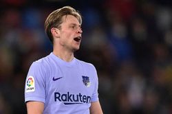 Barcelona ra giá bán De Jong