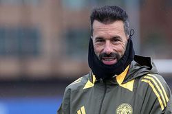 Ruud van Nistelrooy lần đầu lên tiếng về việc bị MU sa thải, thừa nhận vẫn cảm thấy bị 'tổn thương'