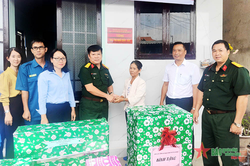 Cụm thi đua 9 - lực lượng vũ trang TP Hồ Chí Minh trao tặng nhà tình nghĩa quân dân