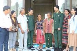 Bàn giao 'Nhà tình nghĩa' cho người dân Đông Sơn