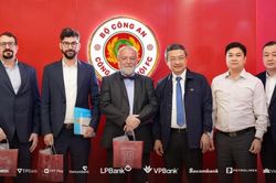 Tin nóng bóng đá Việt 4/12: CLB V-League xác nhận đối đầu Vua phá lưới EURO; huyền thoại Thái Lan nhận xét về ĐT Việt Nam